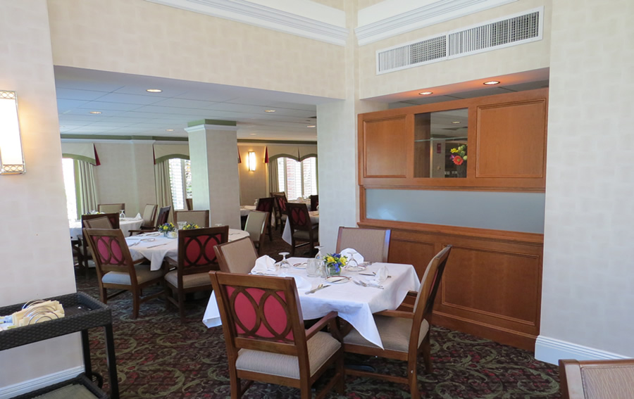 Fox Hill Village Dining Area